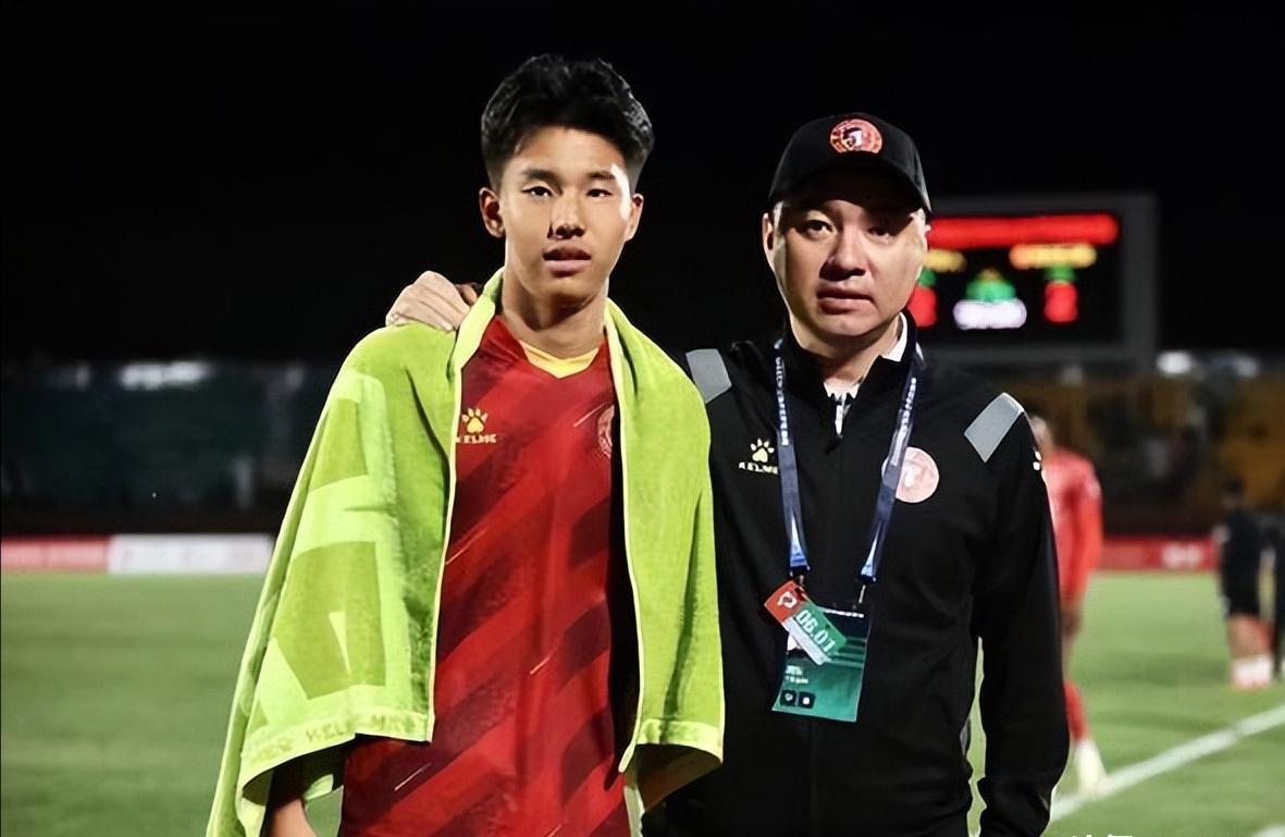 app下载-原来他俩是父子,父亲是国安名宿,儿子是U18新秀 已登陆英超球队